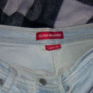 Gloria Vanderbilt jeans women medium size(not 100%)